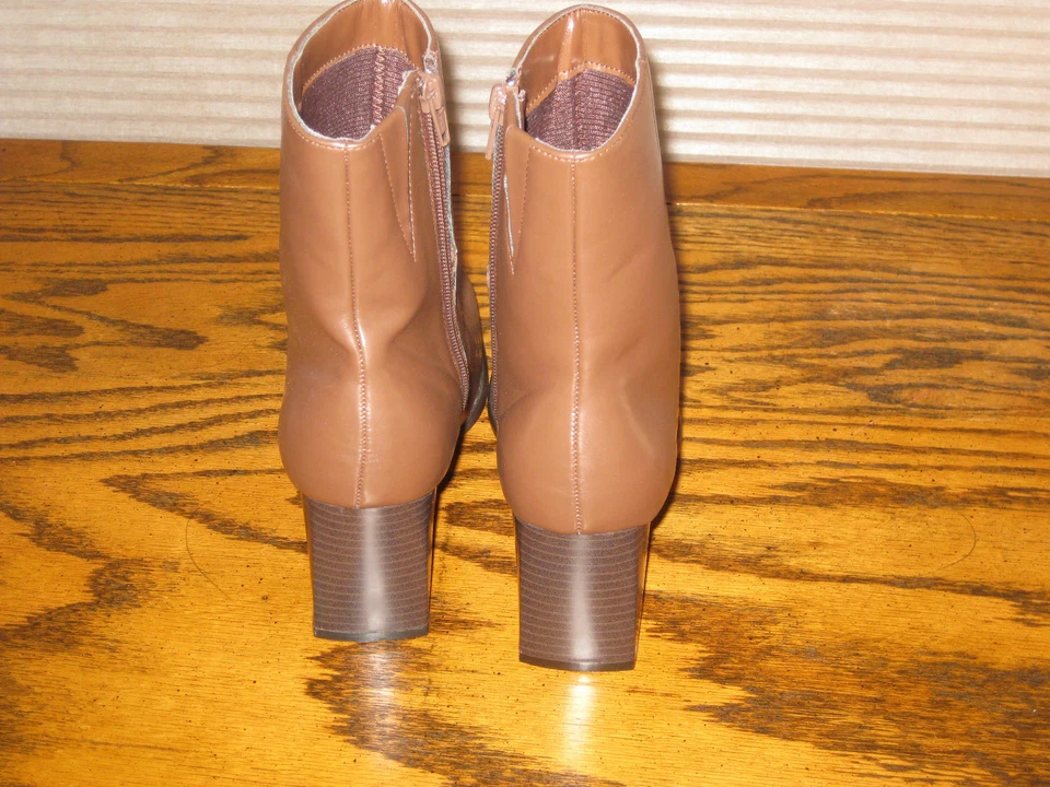 Woman's Leather Ankle Boots 7.5 M Brown,Chadwick's Brand NEW(Heel 3 in.And Up) - Image 2 of 3