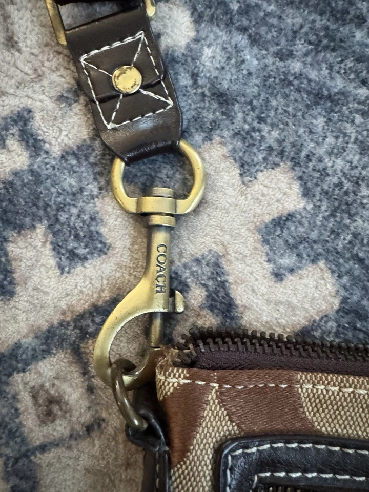 Vintage Coach Signature Jacquard Crossbody Bag – Brown/Khaki Turn-Lock - Image 4 of 4