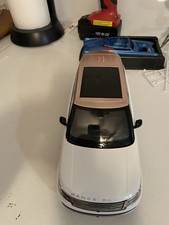 1/18 Scale 2022 Land Rover Range Rover SV White And Gold