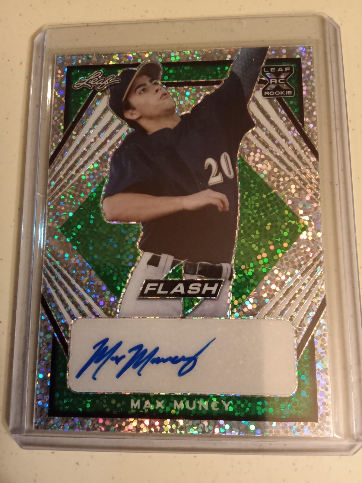 2021 Leaf FLASH Max Muncy #4/25 AUTOGRAPH #BA-MM3 Rookie Baseball Card
