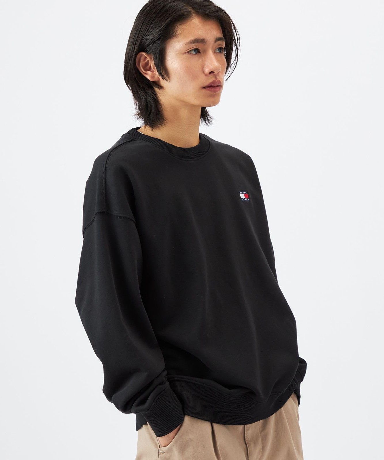 Tommy Hilfiger Relax Badge Crew Neck Sweatshirt DN00054 Small Black BDS image 2