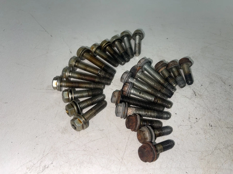 2009 HARLEY DAVIDSON FLTR ROAD GLIDE ROCKER HOUSING SCREW - Image 4 of 4