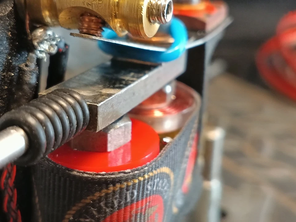 Máquina de tatuaje hecha a mano 10 envolturas USMC cubiertas piel de dragón rojo forro tallado a mano Foto 3 de 4