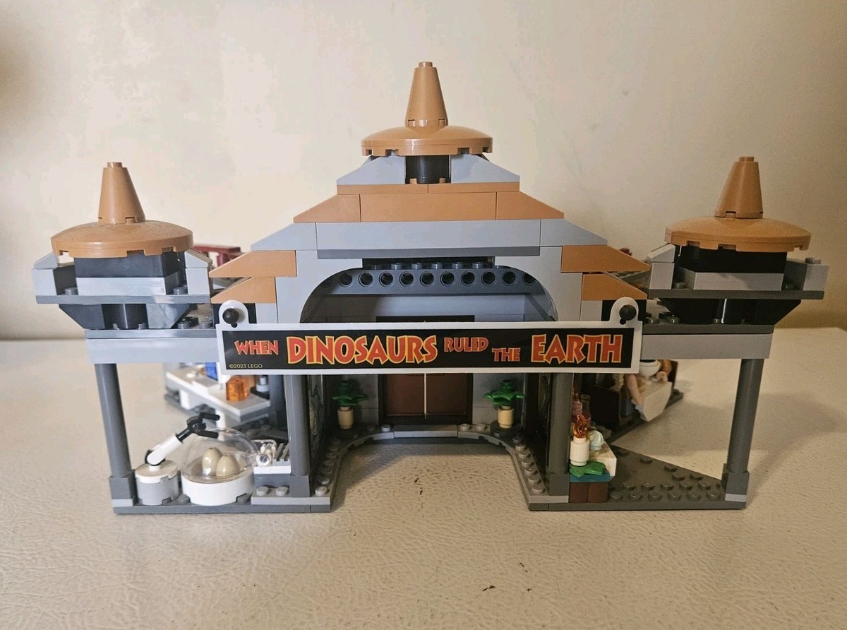 LEGO Jurassic World: Visitor Center: T. Rex & Raptor Attack (76961