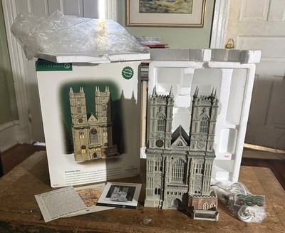 Dept 56 Westminster Abbey 11'' excellent w garlands Dicken's Village