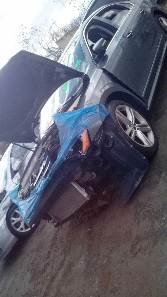 Tapa de cubierta usada se adapta a: Volkswagen Passat SDN 2013 con cámara de visión trasera grado A Foto 3 de 4