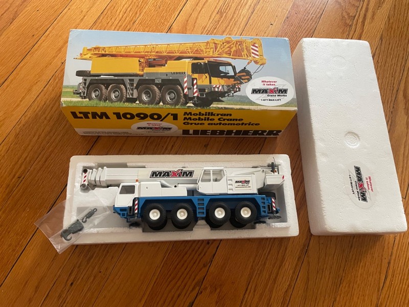 Conrad Liebherr Maxim Crane works 1090/1 mobile crane vintage 1:50 diecast model