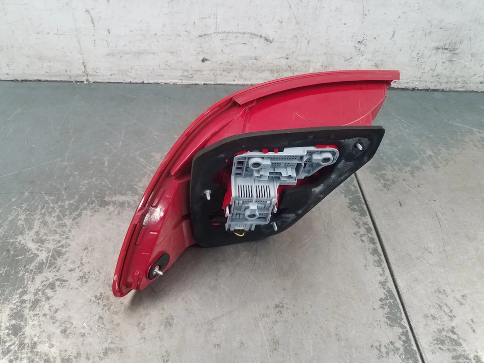 2012 Mercedes Benz AMG C 63 Left Driver Tail Light #0967 G4 — 第 3/4 张图片