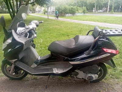 Piaggio x8 200, Schwarz, Erstzul. 04/2004, 2. Hand, kein TÜV, 45522 km - 600 VB - Bild 1 von 4