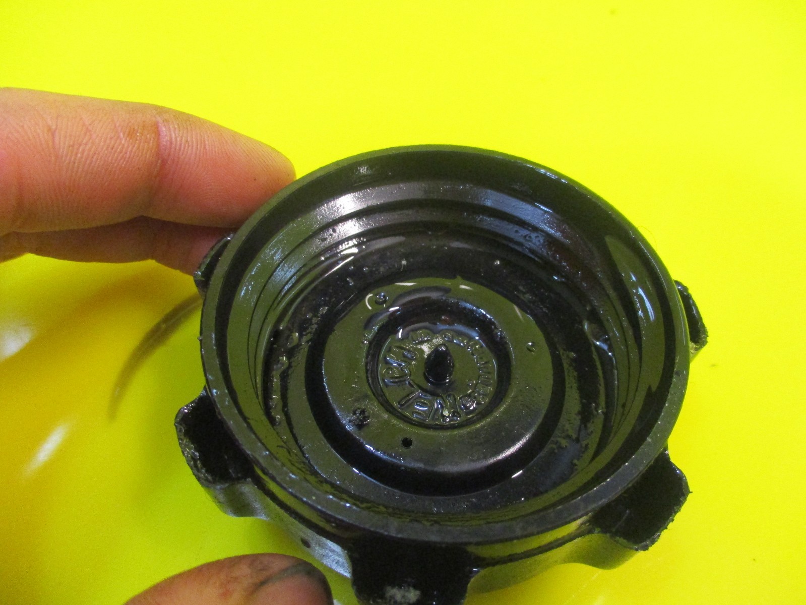 SKI DOO SKIDOO MXZ MX Z SUMMIT 800/600 REV RENEGADE 500SS OIL CONTAINER