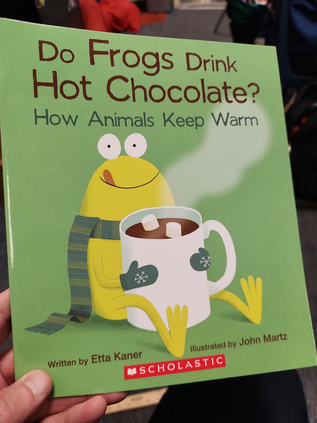 Do Frogs Drink Hot Chocolate? How Animals Keep Warm Paperback Etta