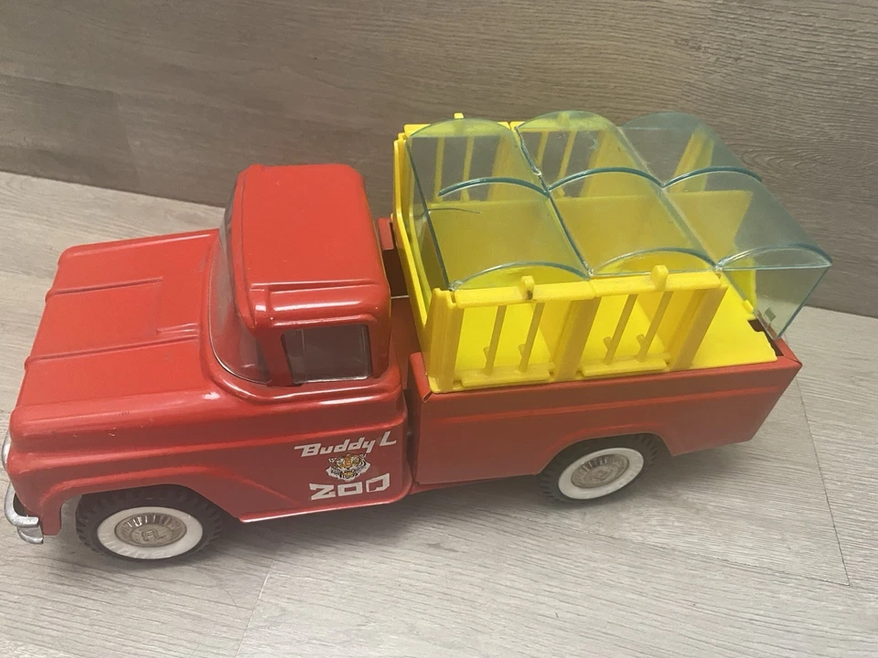 Camioneta pickup Buddy L Traveling Zoo juguete de acero prensado roja Ford años 60 de colección Foto 2 de 4
