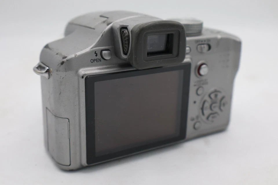 Vintage Panasonic LUMIX DMC-FZ8 7.2MP Digitalkamera - Grau #1010 - Bild 4 von 4