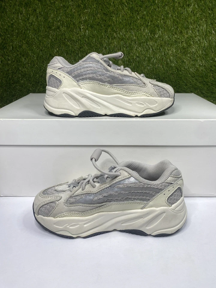 Adidas Yeezy 700 V2 Estático 10.5k Niños Tenis Boost Blanco Gris 2022 HQ6966 Foto 2 de 4