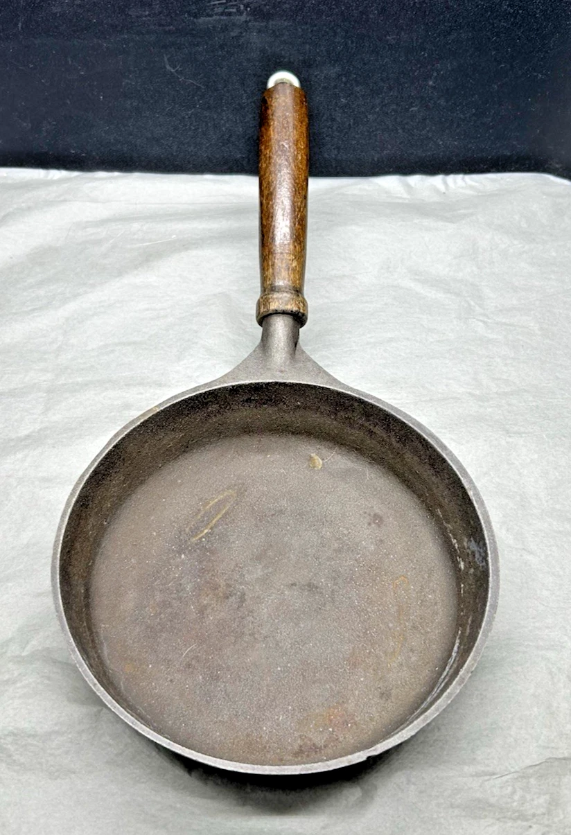 Lady Bess Cast Iron Pan From The 70's With Wooden Handle NO. 8W Skillet 61 H-1
Opens in a new window