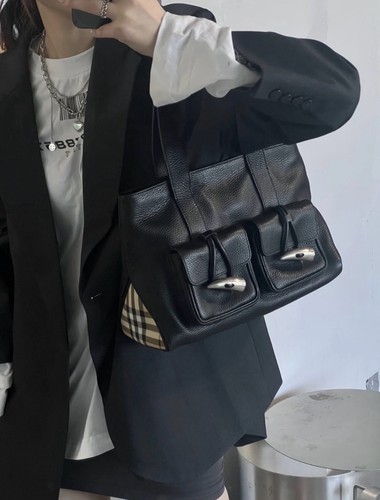 Burberry Pre-Owned Authentic Tote Black 30*21*12 Free Tracked Shipping - Picture 2 of 18