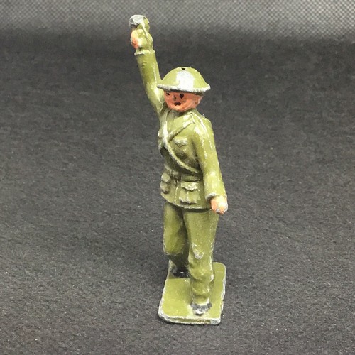 Soldado británico lanzando granada de Phillip Segal (rosa’56) - Imagen 2 de 6