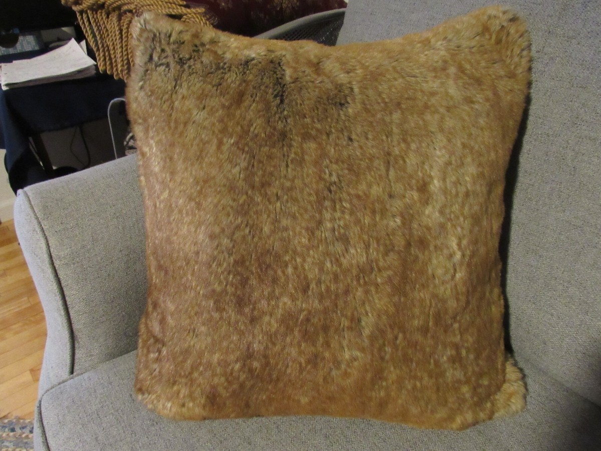 TAHARI FAUX FUR PILLOW 20