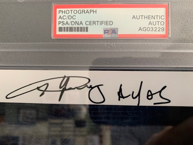 AC/DC HAND SIGNED 8x10 COLOR PHOTO RARE SIGNED BY WHOLE BAND+PSA ...