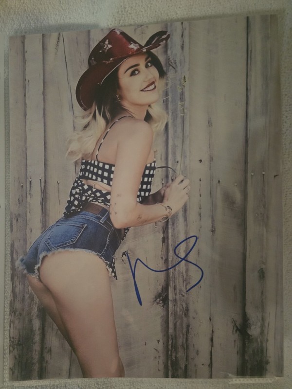 Miley Cyrus signed 8x10 Photo Picture autograph with LOA