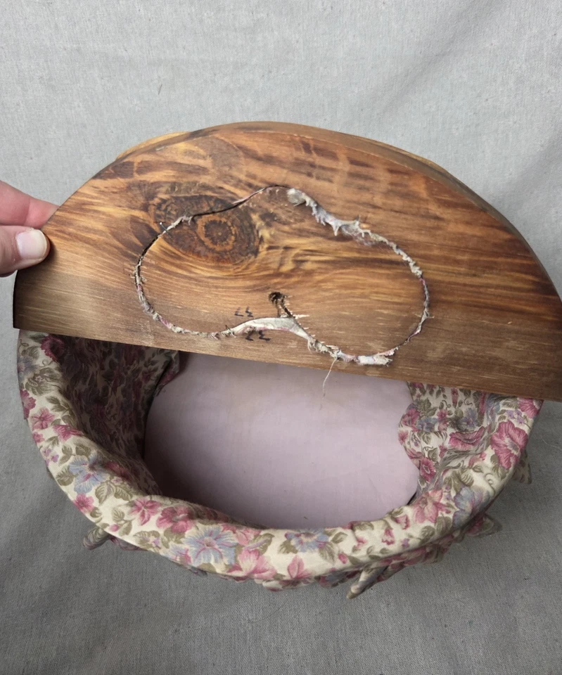 Vtg Country Cottagecore Crate Basket Floral Lined Wood Split Lid Heart Handle - Image 4 of 4