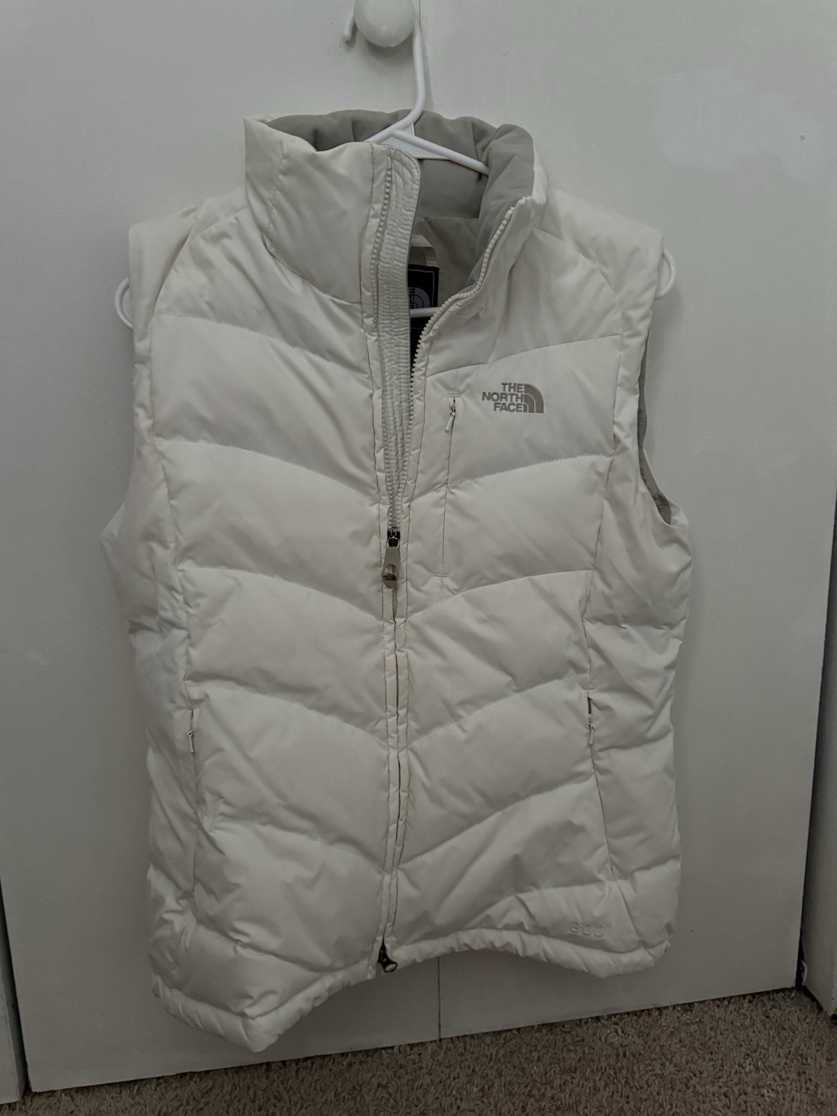 The North Face Women's Medium 550 White Goose Down Puffer Vest for Winter