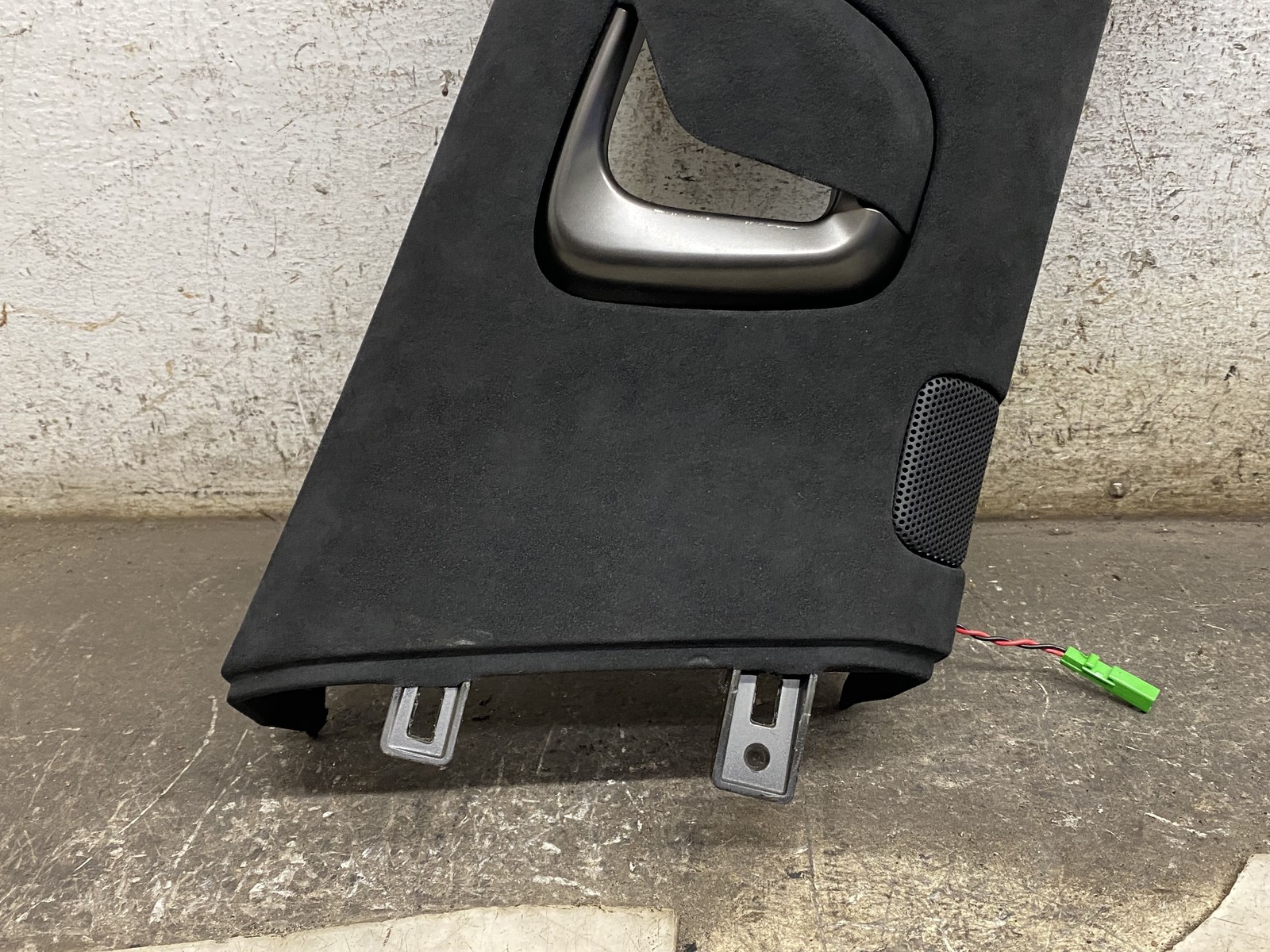 2020-2025 ASTON MARTIN DBX OEM RIGHT UPPER B PILLAR TRIM MY83-24396-DB