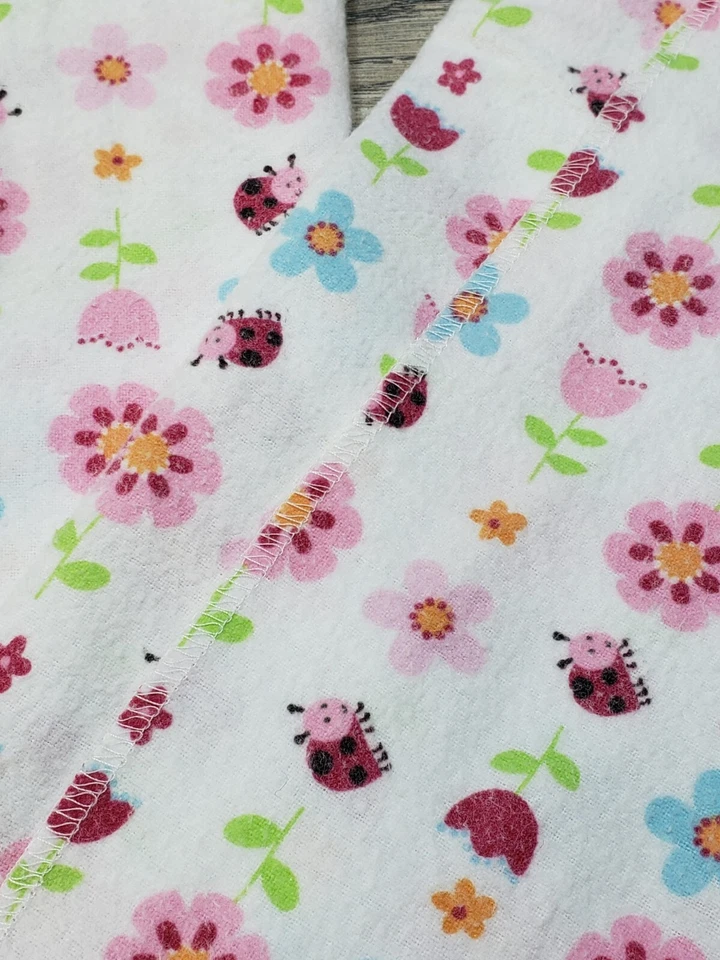 Manta de recepción de franela floral Ladybug para bebé Carter's Foto 2 de 4