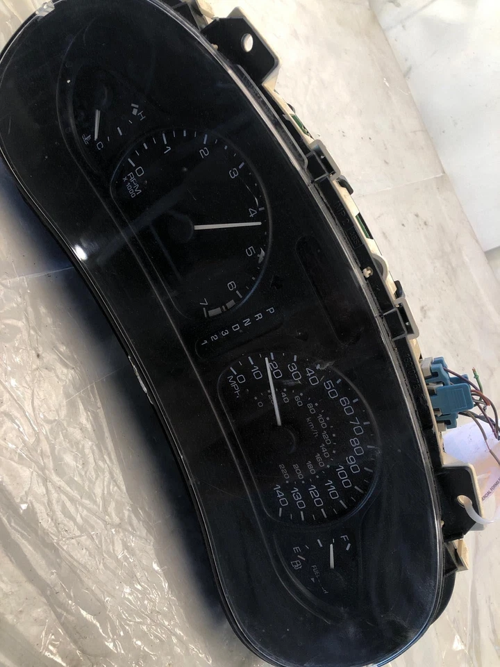 OldsMobile Alero GL 2001 velocímetro delantero cuadro instrumental 156.833 millas Foto 4 de 4