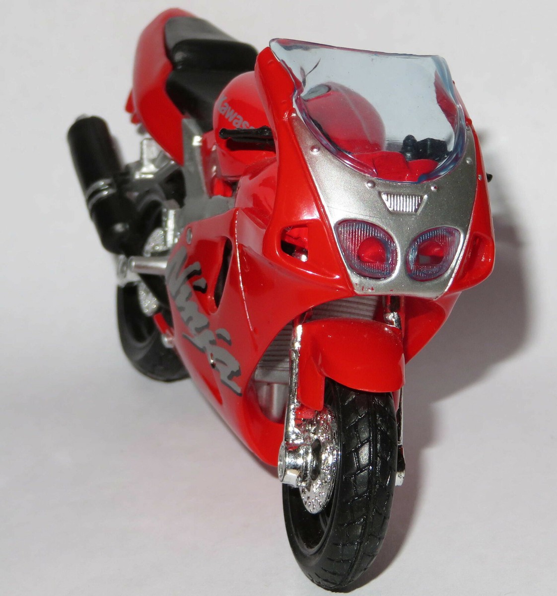 MAISTO SPECIAL EDITION KAWASAKI NINJA ZX-7R - Scale 1:18