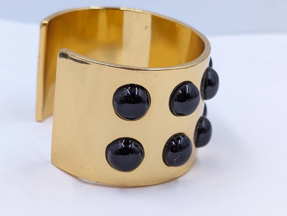 RARE TRINA TURK LUMINOUS GOLDTONE FAUX CORAL ONYX CABOCHON CUFF BRACELET D154 - Image 3 of 4