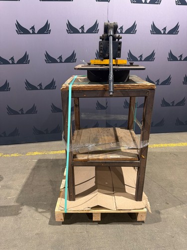 Dayton 2AC31A 4‑Ton Manual Notcher USED