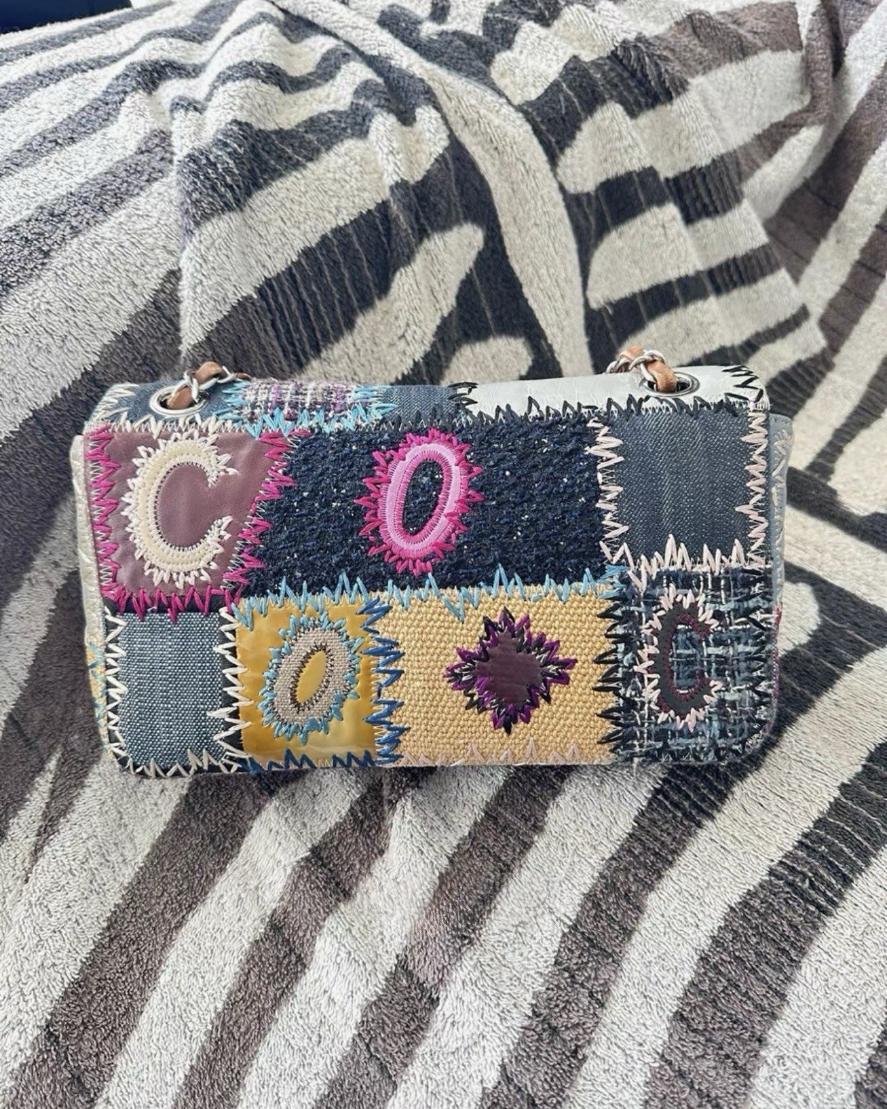 CHANEL Patchwork Shoulder Bag medium Multicolor - image 2