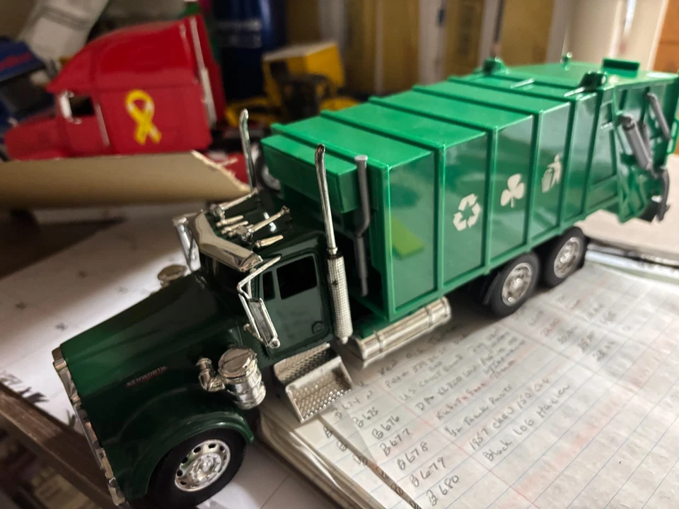 1/32 NEW RAY  USED GREEN GARBAGE TRUCK, NO PACKAGING # B 403 - Image 3 of 3