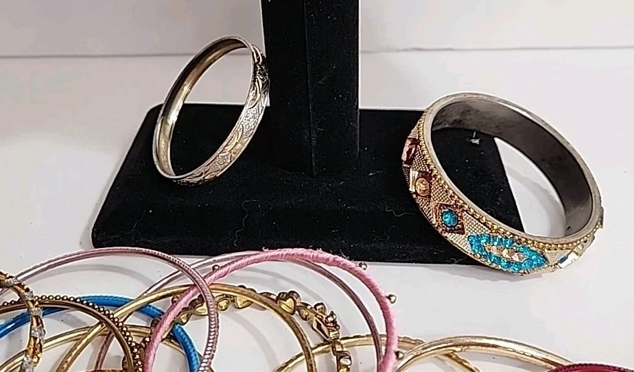 Lot of 125 Colorful Bangle Bracelets Ethnic Assorted Sizes Styles Materials 892 - Image 4 of 4