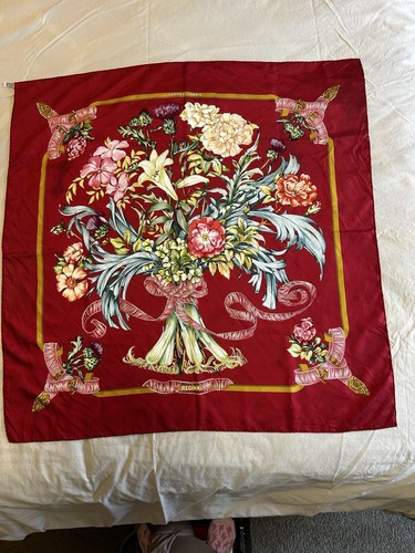 Hermes Seide Vintage Schal Regina rot Blumen handgerollt quadratisch Made in France