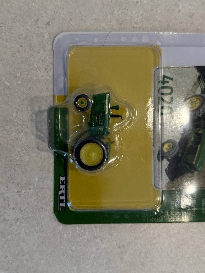 ERTL 1:87 HO SCALE JOHN DEERE Model 4020 Tractor w/Narrow Front NIP! - Image 3 of 3