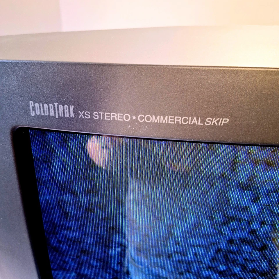 Vintage 1998 RCA ColorTrak 27 Inch Retro CRT TV Color Television F27242GY Black - Image 2 of 4