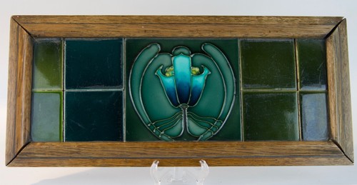 MINTONS TILE PANEL, glazed earthenware, with oak frame - Picture 2 of 4