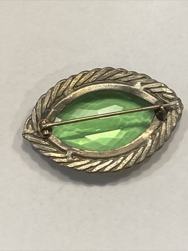 ANTIQUE MARQUISE SHAPE VIBRANT GREEN CLEAR GLASS HINGE C CLASP WHITE METAL - Picture 3 of 20
