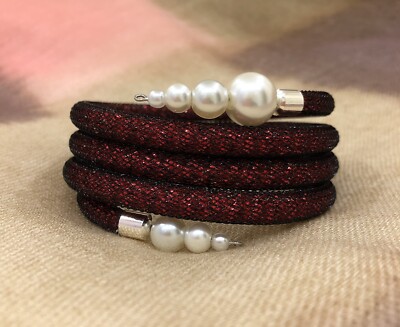 Geschenk. Handgefertigtes kirschrotes glänzendes Nylon Mesh Armband, weiße Perle, Schmuck