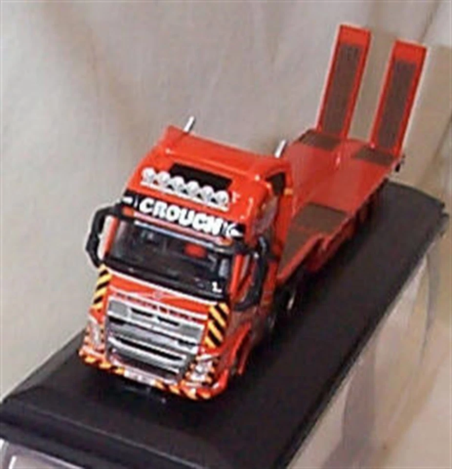 V0LV0 FH4 GXL Semi Low Loader Crouch Recovery lorry 1.76 OO scale New in Case - Image 2 of 3