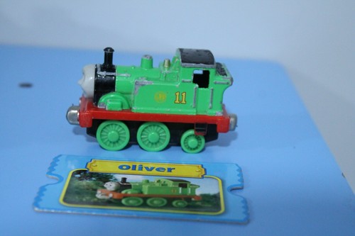 OLIVER - Thomas & Friends Take Along Take N Play Train Engine W/ COLLECTOR CARD - Picture 5 of 7