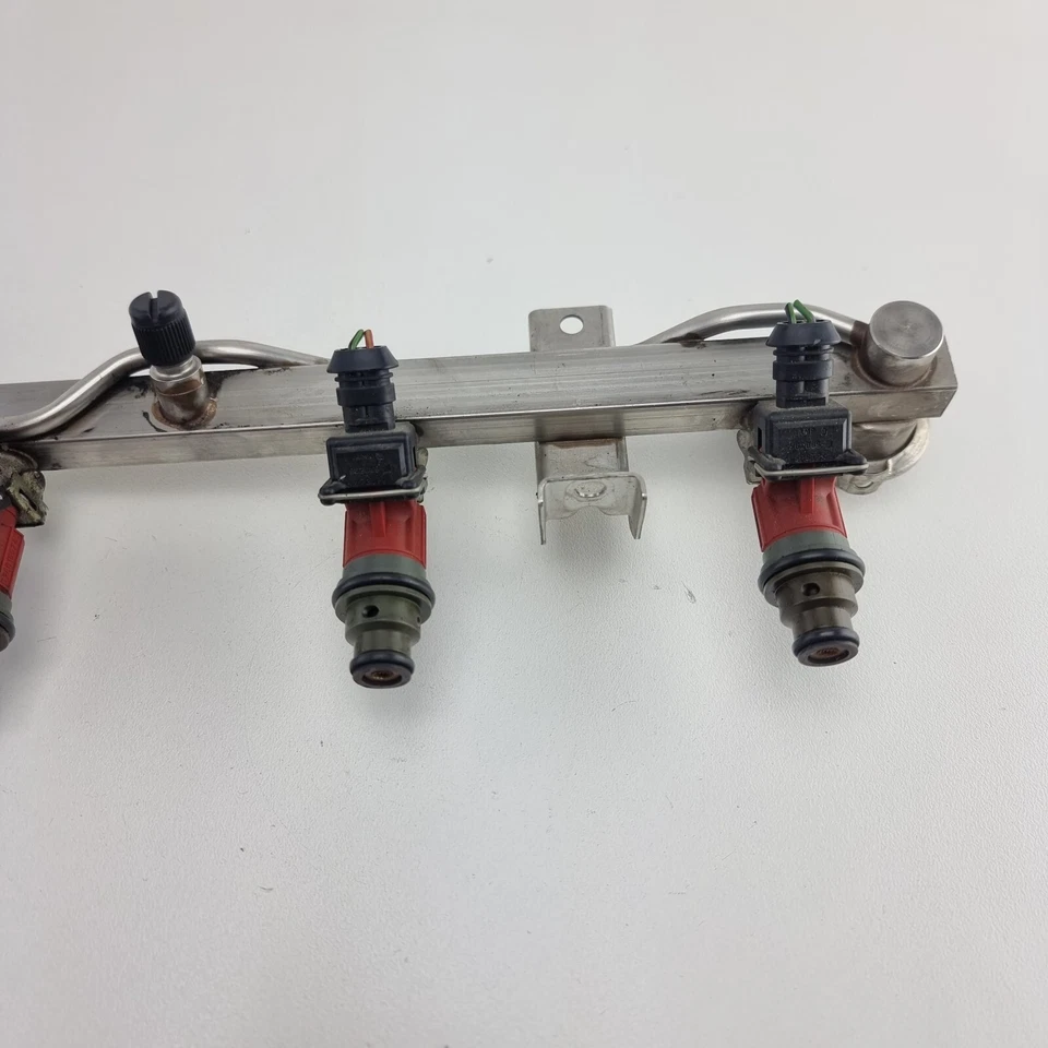 Saab 9 5 Fuel Rail with Injectors 1997-2005 - image 4 of 4