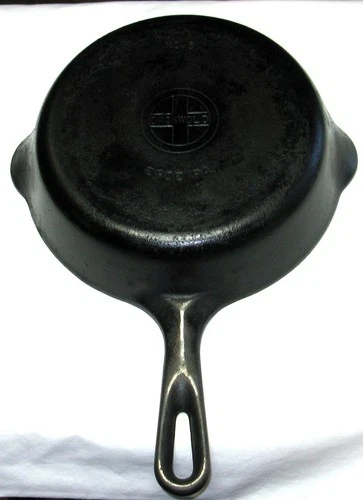 Griswold No. 5 Cast Iron Skillet Small Block Logo, No. 724, Erie PA, 1939-1957
