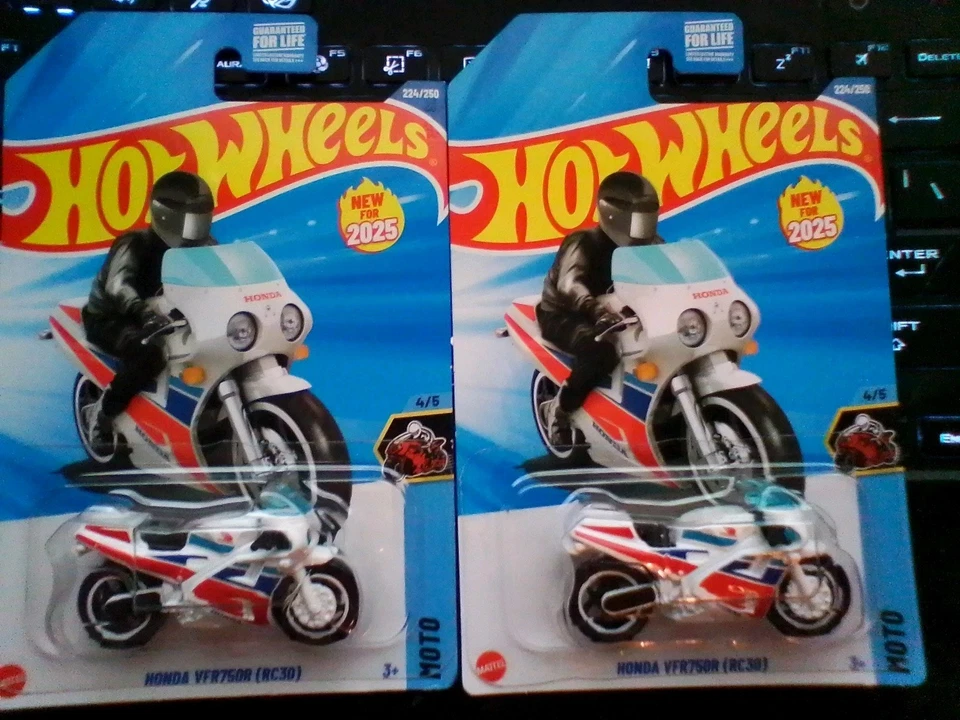 TWO SET 2025 HOT WHEELS MAINLINE #224 CASE M HONDA VFR750R (RC30) SERIES MOTO - Image 2 of 4