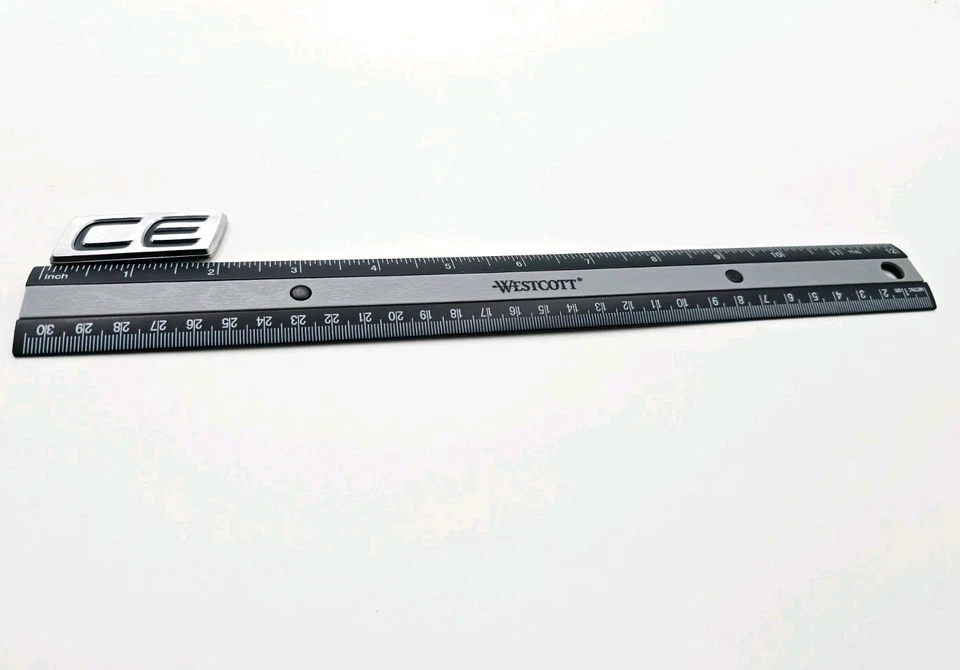 2003-2013 TOYOTA COROLLA CE EMBLEMA TAMPA TRASEIRA EMBLEMA FABRICANTE DE EQUIPAMENTO ORIGINAL - Imagem 2 de 3