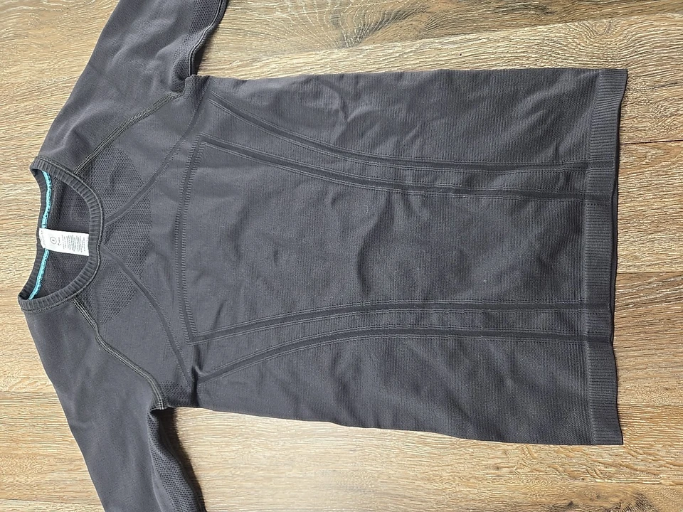 Camisa deportiva Ivivva Fly Tech ajustada de manga larga negra para niñas talla 8 Foto 2 de 4