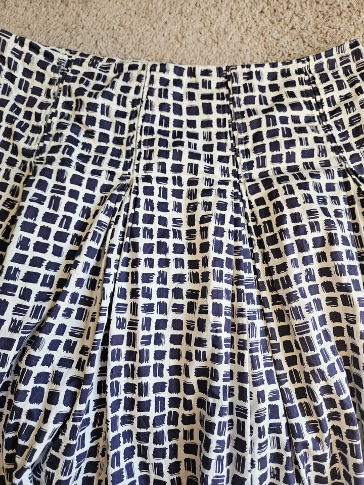 Falda Martin + Osa Blanca Azul Plisada Línea A Talla 8 Ideal para Verano Primavera  Foto 2 de 4