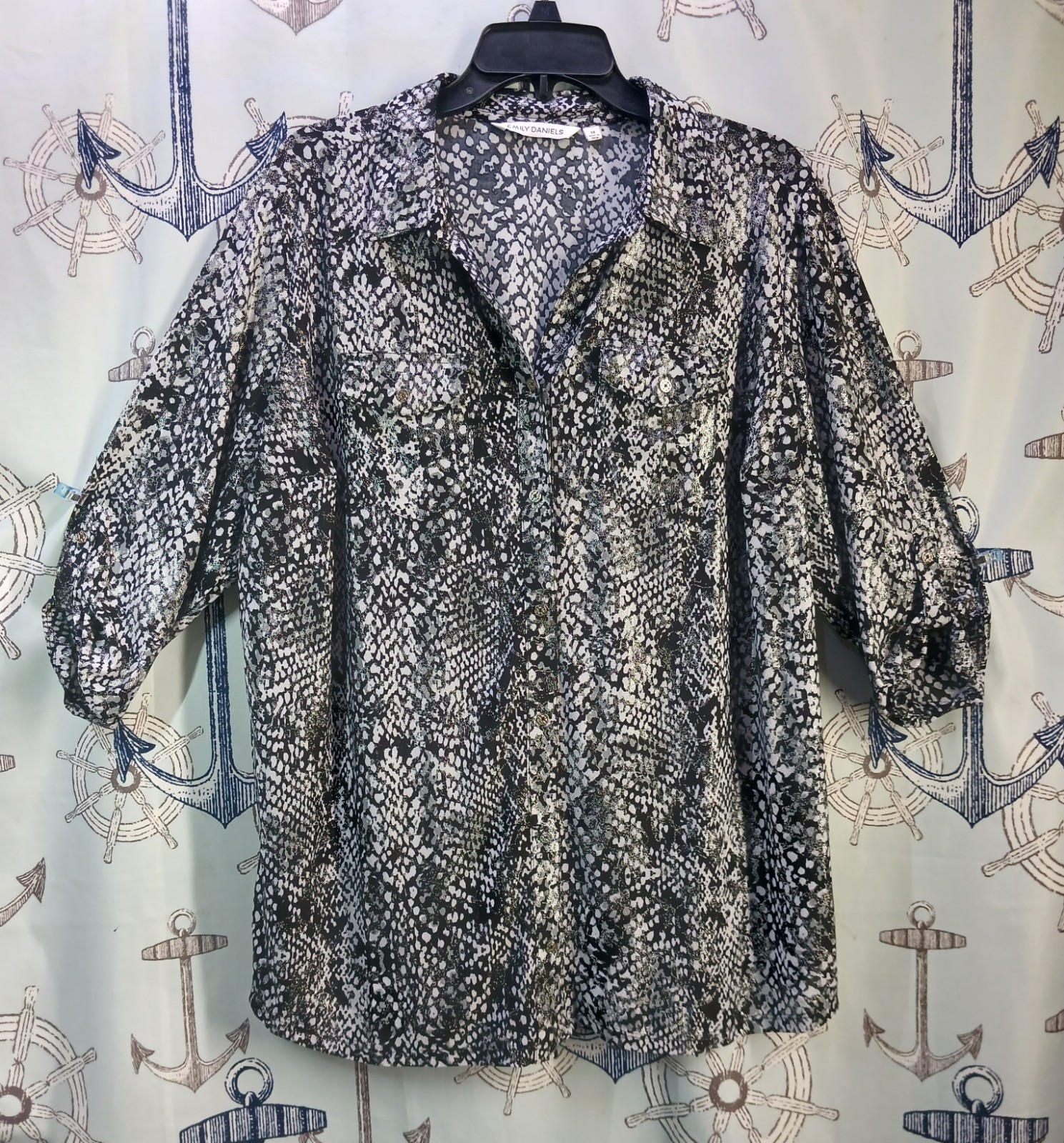 Emily Daniels Blouse/ Size 1X/Silver,White Roll Tab Sleeve Button Up